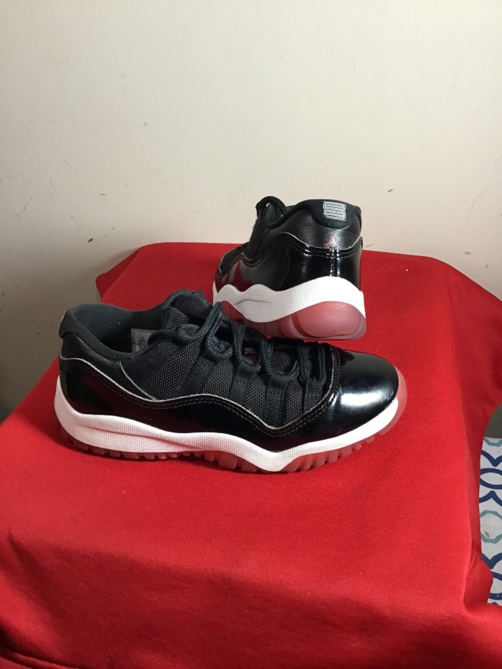 🔥Jordan 11 Retro Low Bred  (GS), size 13C, good condition, see photos 🔥❤️